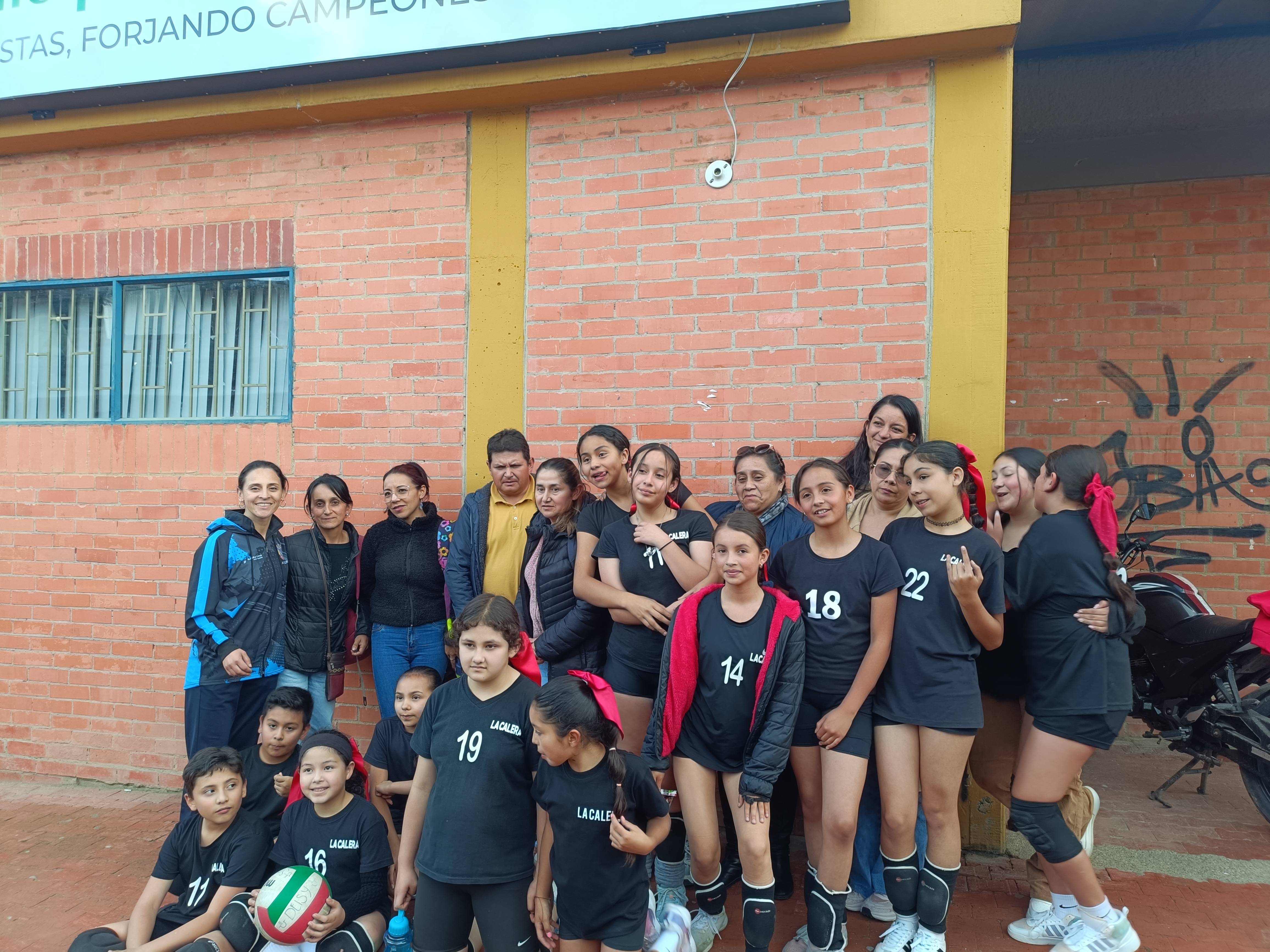 EQUIPOS MINI Y BENJAMINES JUNTO A SUS PADRES DE FAMILIA Y ACOMPAÑANTES, PARTICIPACION TORNEO GUASCA CUP 28 DE JUNIO
